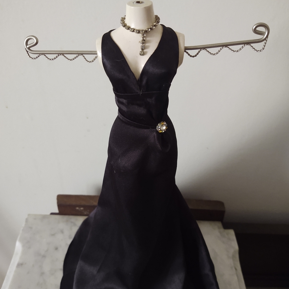 Mannequin Jewelry Organizer - image 4